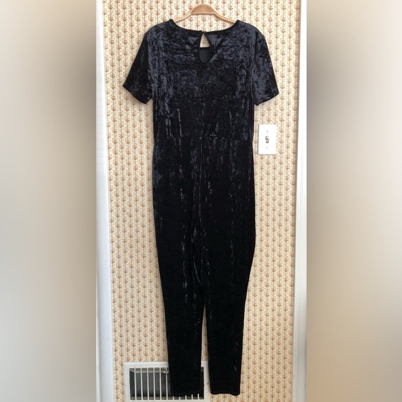 Torrid Full Length Crushed Velvet Short Sleeve Black Catsuit | 2X - Picture 5 of 7